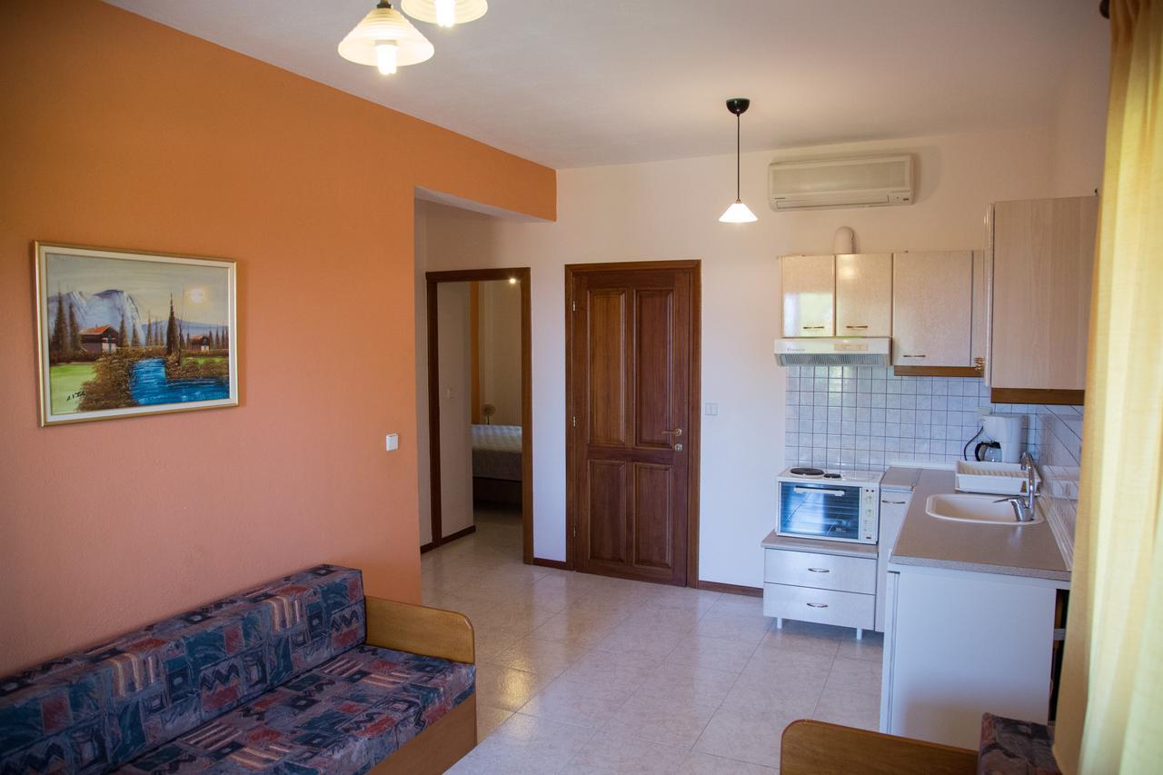 Elena Apartments & Studios Вурвуру Екстериор снимка