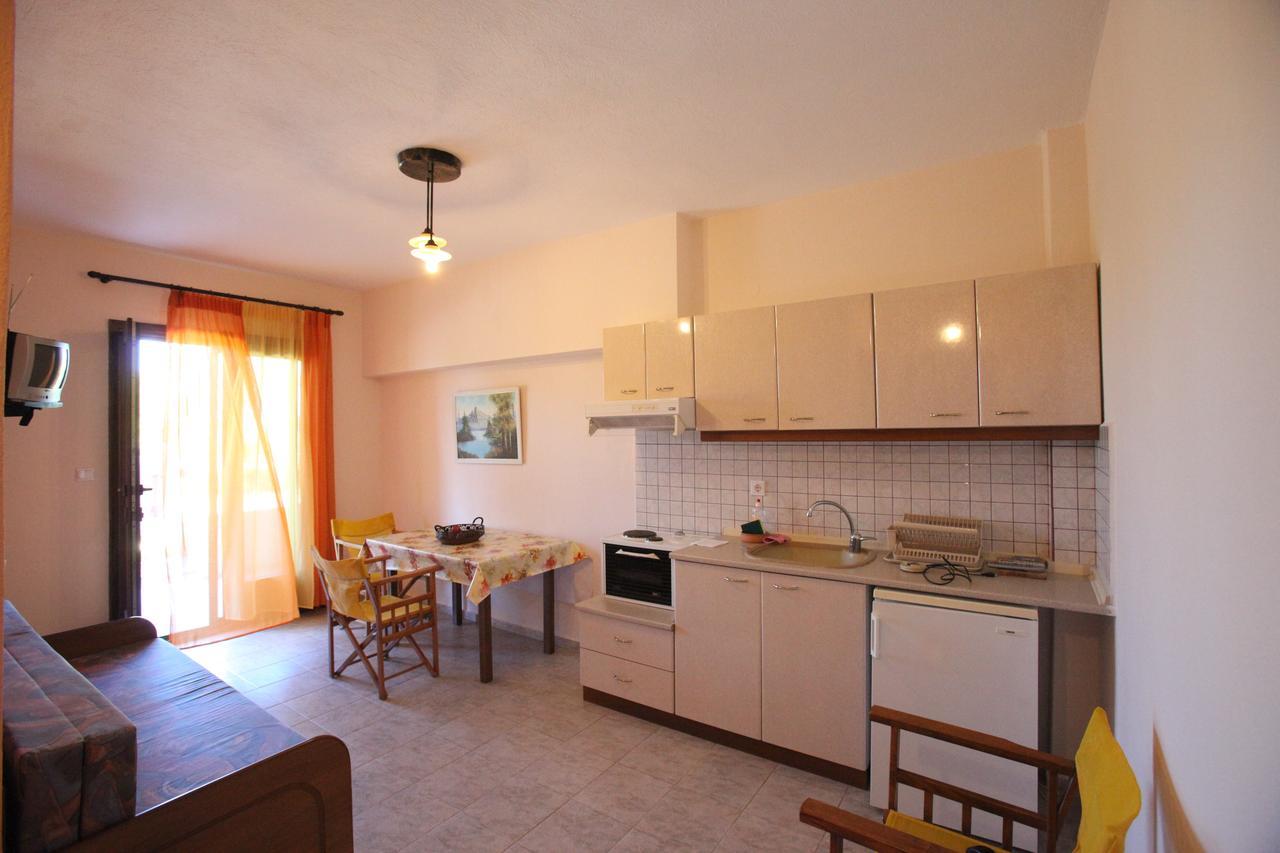 Elena Apartments & Studios Вурвуру Екстериор снимка